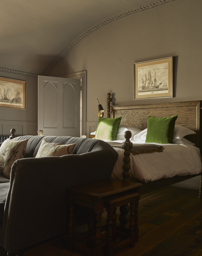 Even Bigger Comfy Luxe Room 1